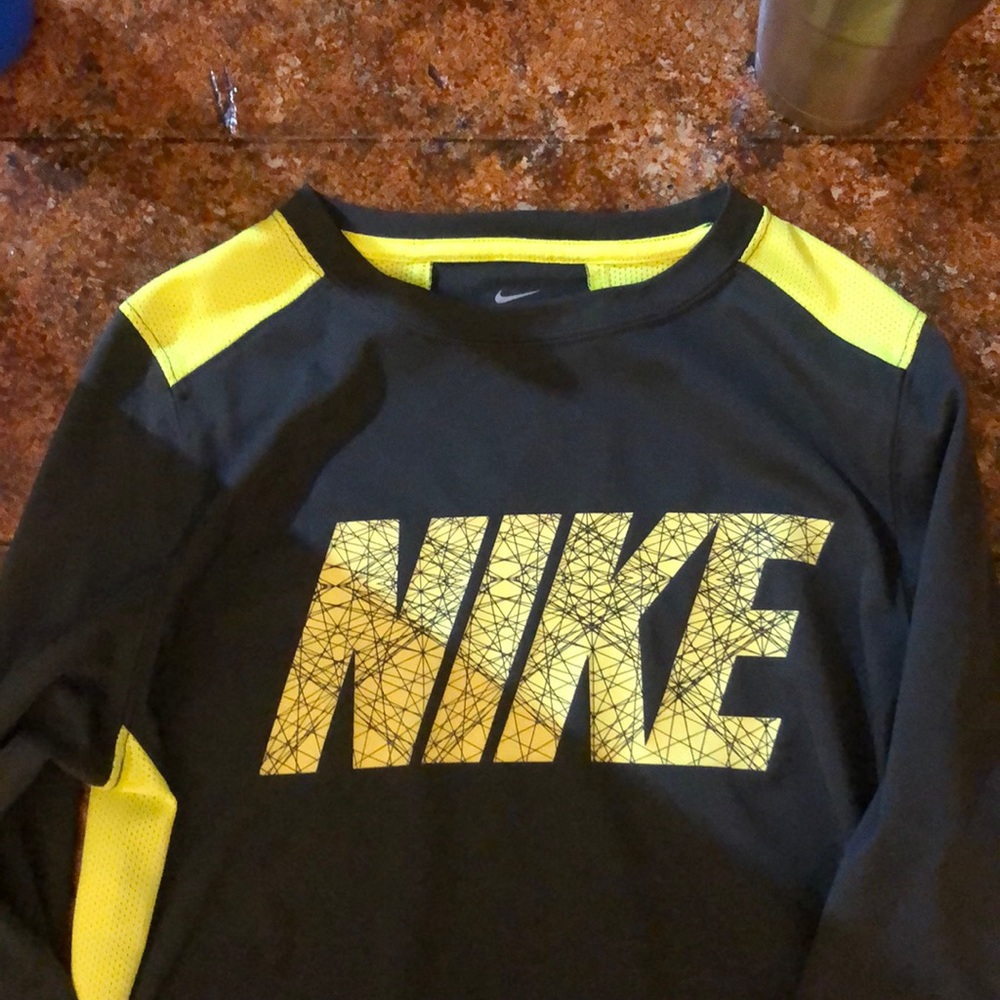 Boys large dri fit Nike long sleeve shirt